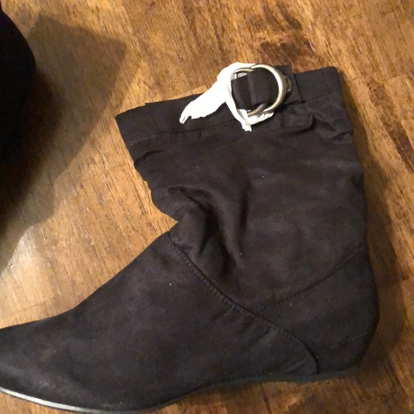 2 pairs of boots - Picture 4 of 8